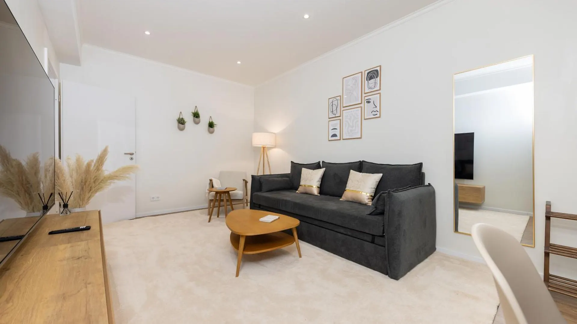 120Sqm & 5-Room Luxury Apartment With 2 Bathrooms ベルリン ドイツ