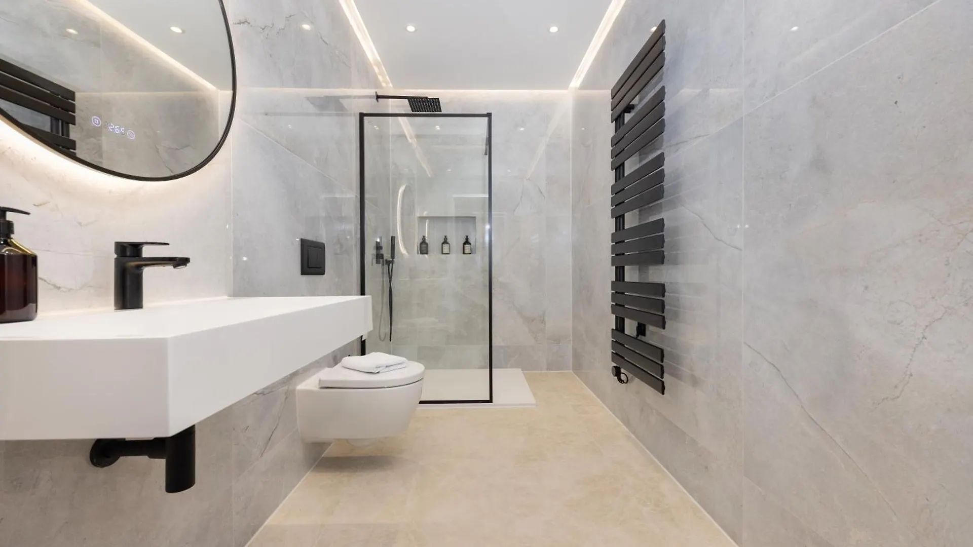 120Sqm & 5-Room Luxury Apartment With 2 Bathrooms Berlin