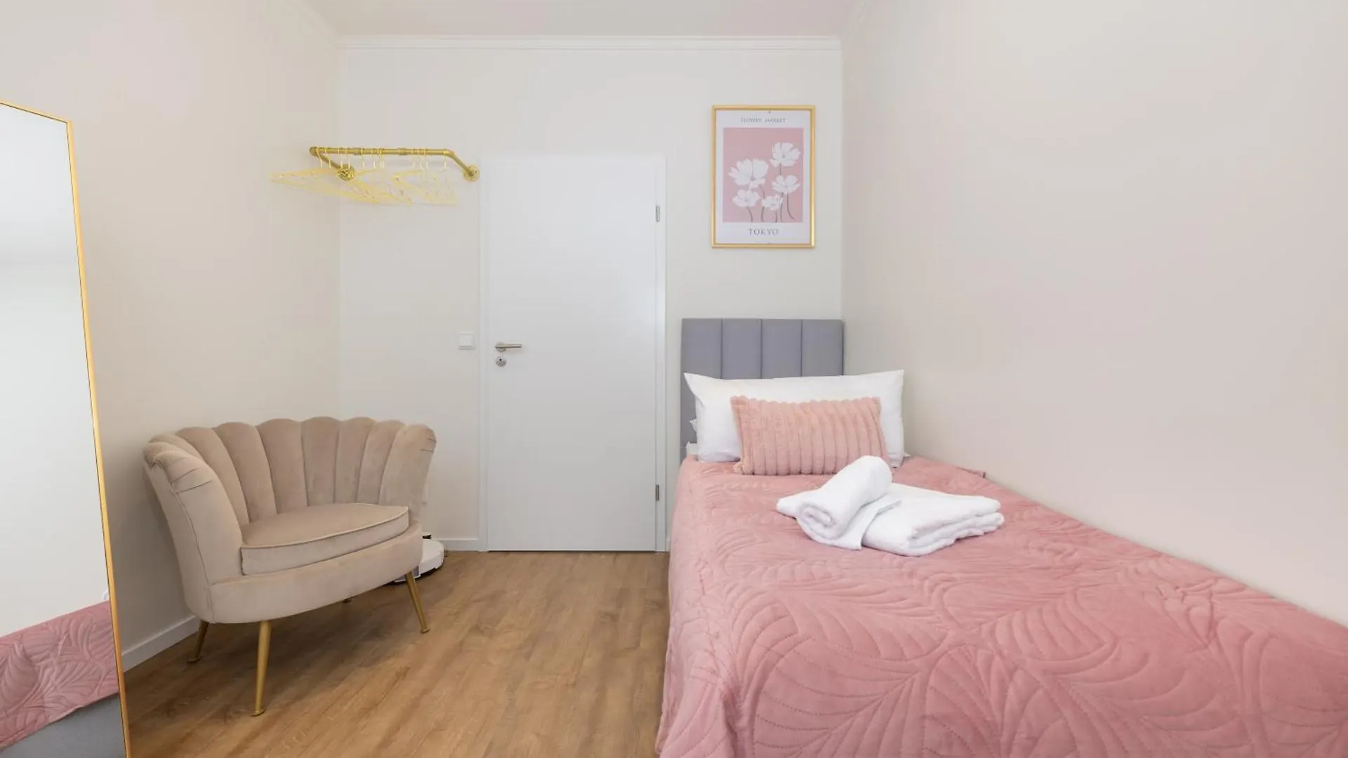 120Sqm & 5-Room Luxury Apartment With 2 Bathrooms Berlin