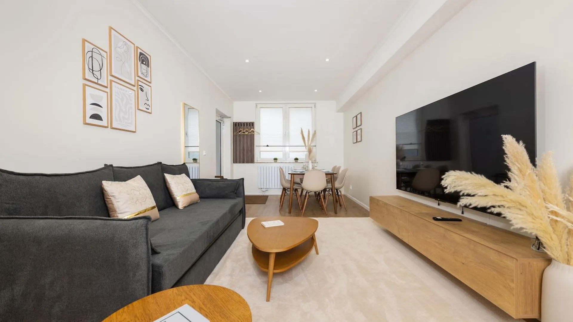 120Sqm & 5-Room Luxury Apartment With 2 Bathrooms Berlin